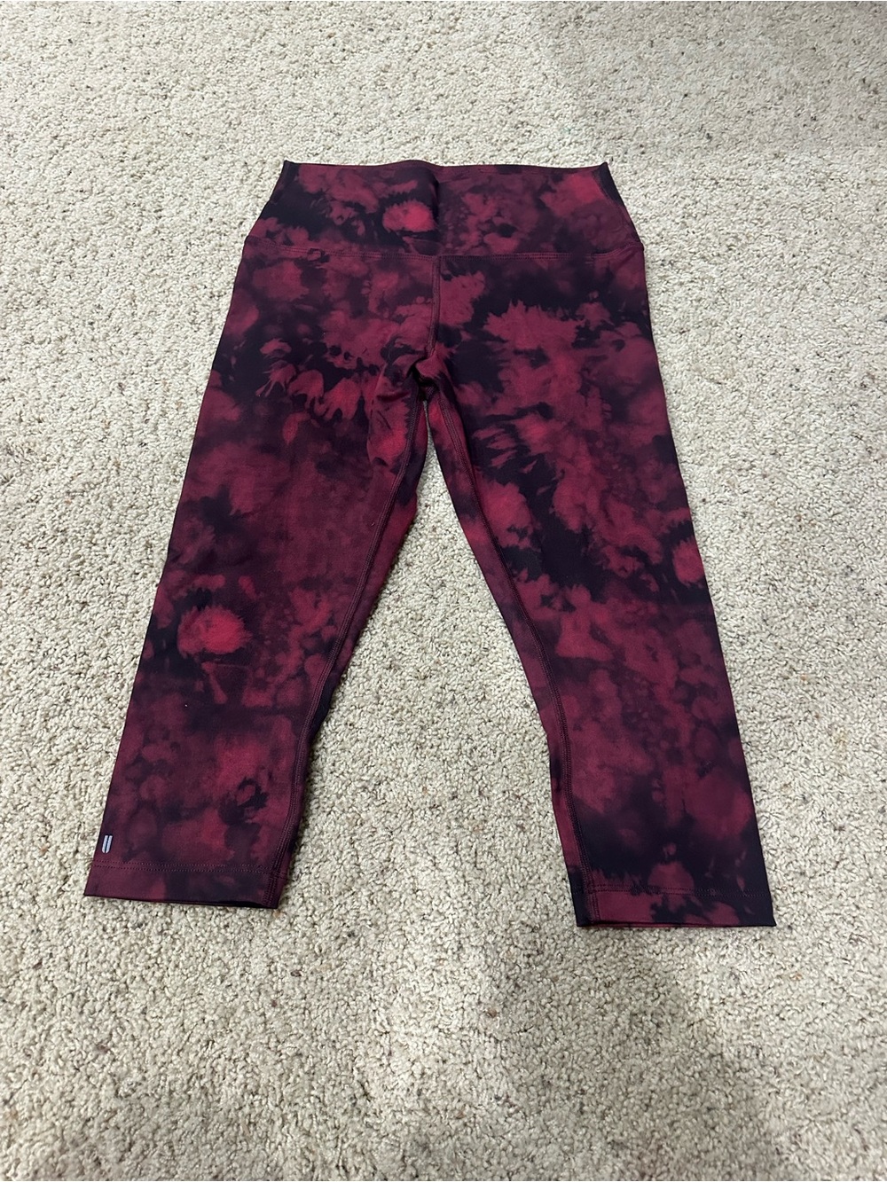 NOBULL Tie Dye Capri Leggings Burgundy Black Size Medium
